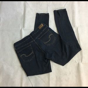 Levi’s signature skinny jeans